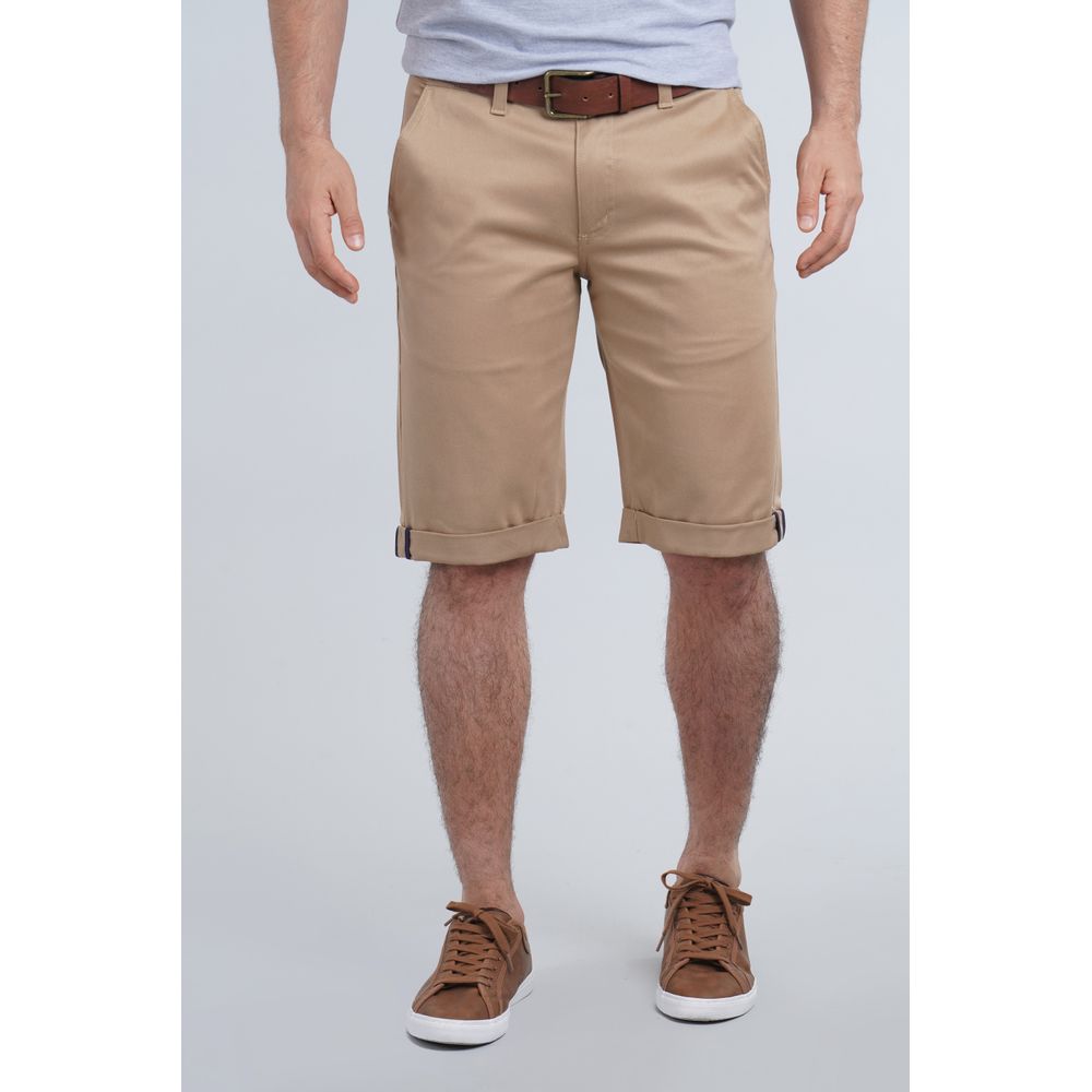 outfit bermuda cafe hombre